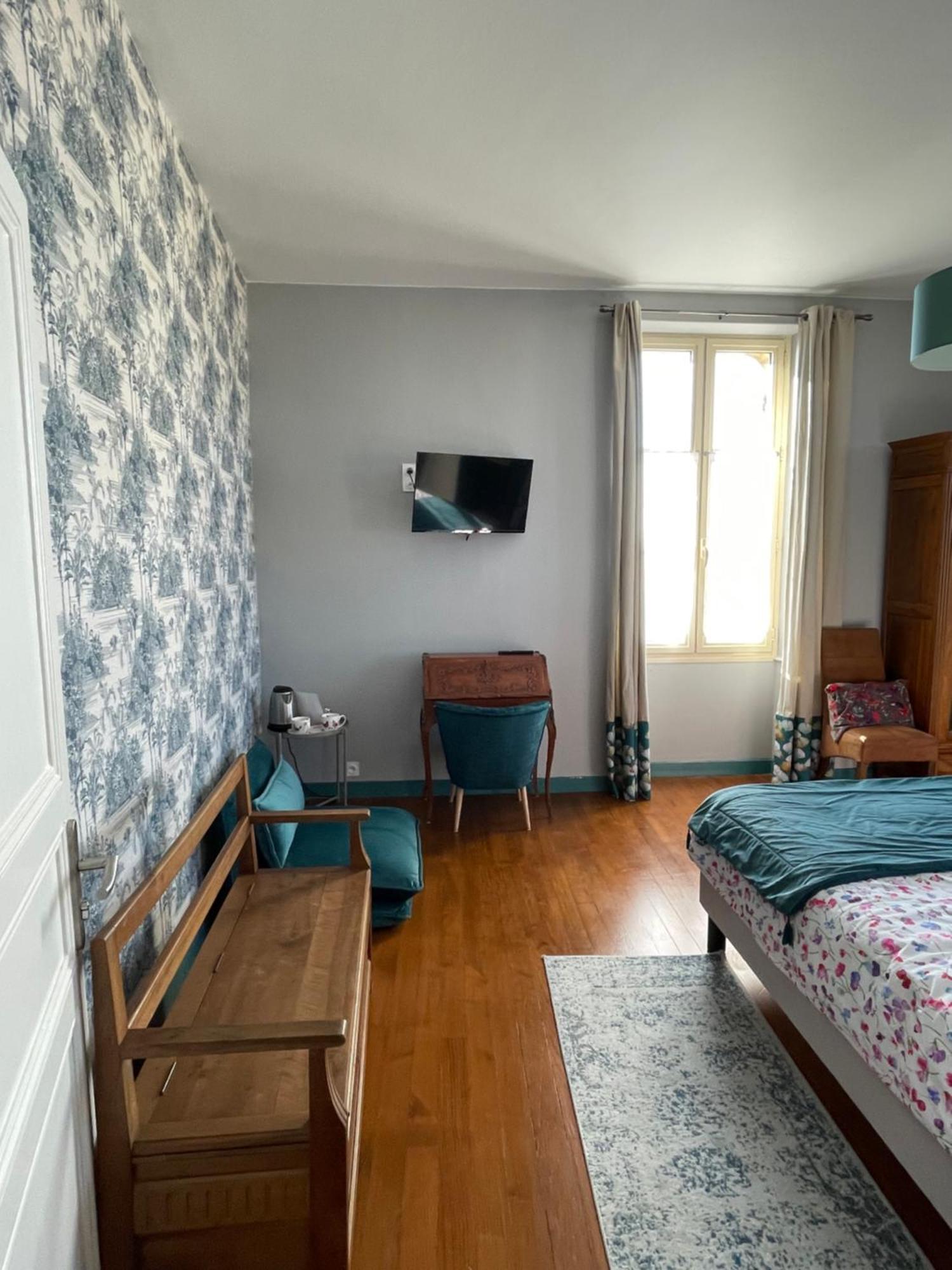 Aux Portes Des Iles Saint-Just-Luzac Rom bilde